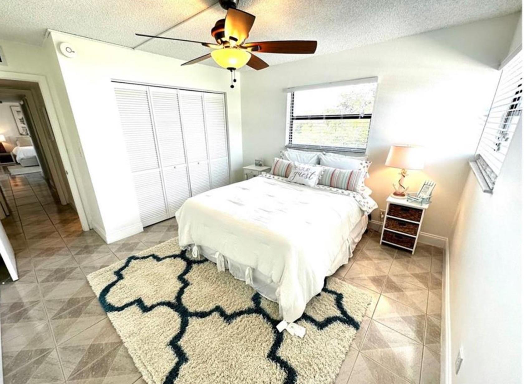 Building Photo - 1975 SE 3rd St