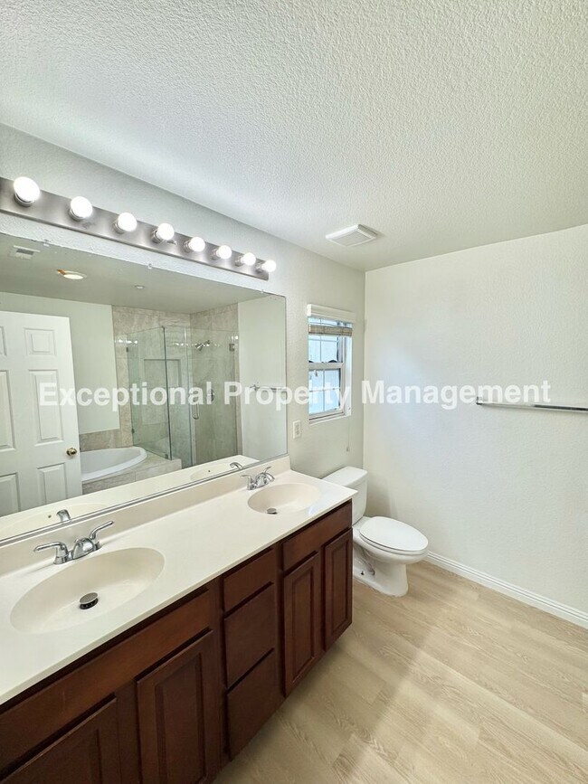 Building Photo - Ready to move in 3 bed 3 bath home
