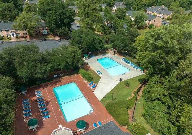 Building Photo - Beautiful 2-Bed, 2-Bath Condo with Elegant...