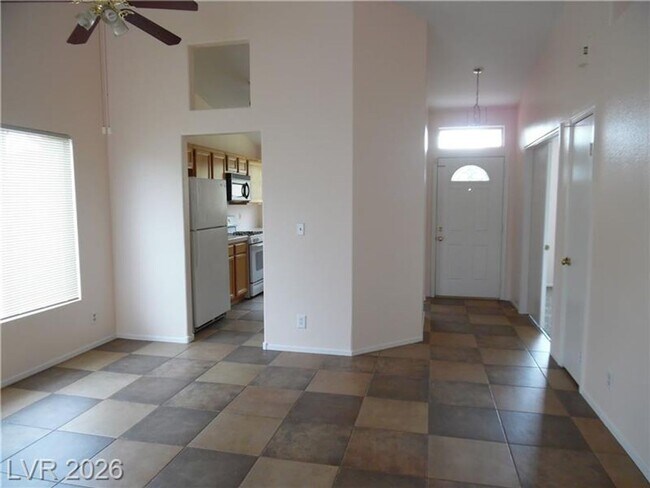 Building Photo - ONE STORY - 2 BEDROOM WITH 2 CAR GARAGE