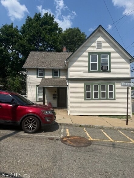 Building Photo - 101 Birch St