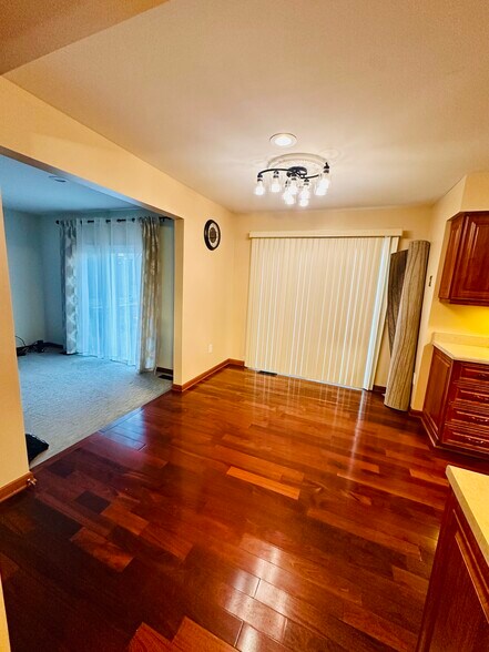 Building Photo - 30244 Southampton Ln