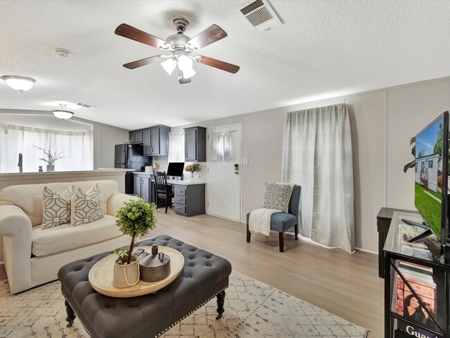 Building Photo - 506 Main St