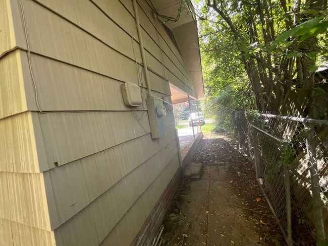 Building Photo - 3612 Sykes Park Dr