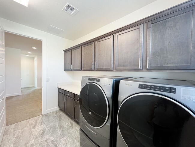 Building Photo - Exquisite Luxury Rental in Prestigious Gated Tule Springs Community