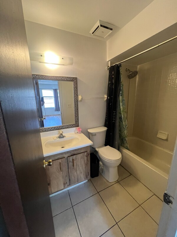 Building Photo - 430 Banana Cay Dr