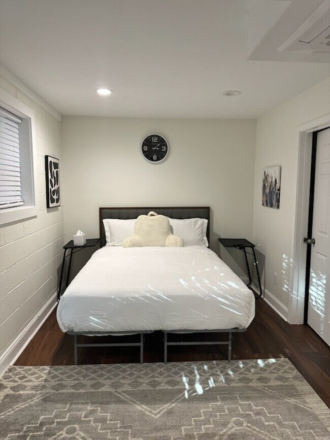 Building Photo - 86 Crest Ln