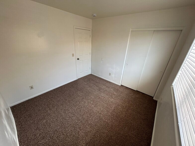 Building Photo - 7028 S 46th Dr