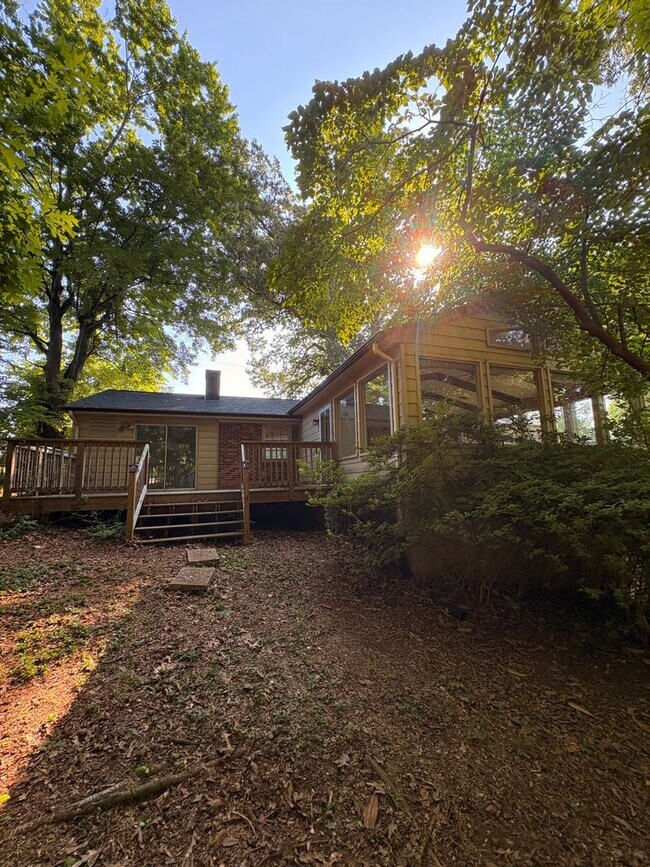 Building Photo - 203 Fleetwood Dr