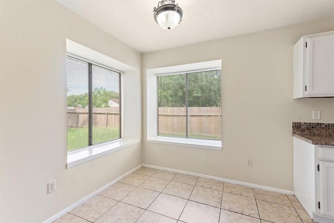 Building Photo - 2602 Orion Dr