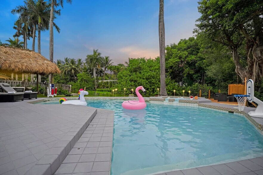 Building Photo - 20140 NE 25th Ct