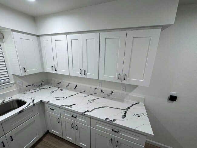 Building Photo - 2118 N Glenn Ave