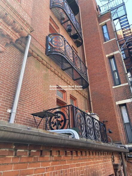 Building Photo - 195 Commonwealth Ave