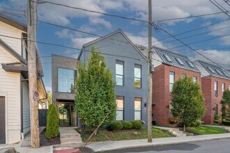 Building Photo - 598 Lathrop St