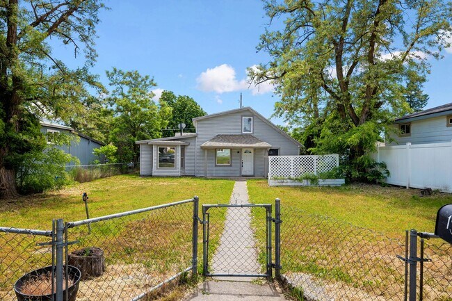 Building Photo - Lidgerwood Area 4 Bedroom 2 Bathroom Home!