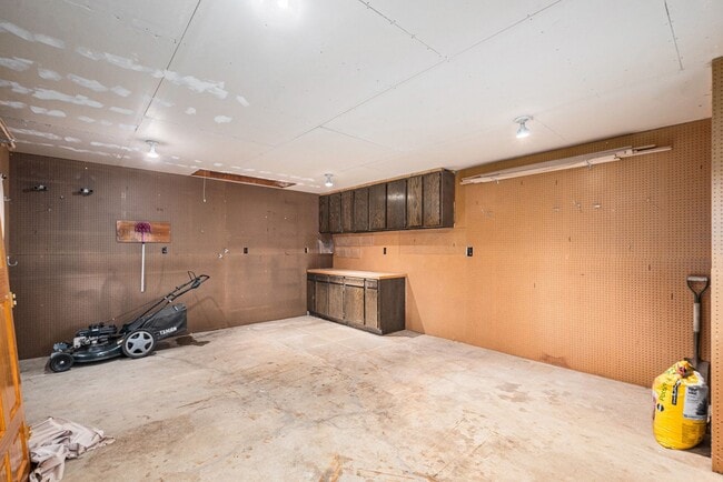 Building Photo - Spacious 5 Bedroom in the Heart of Littleton!