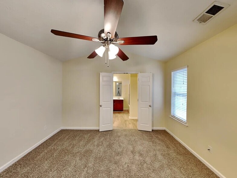 Building Photo - 1331 Ambercrest Way
