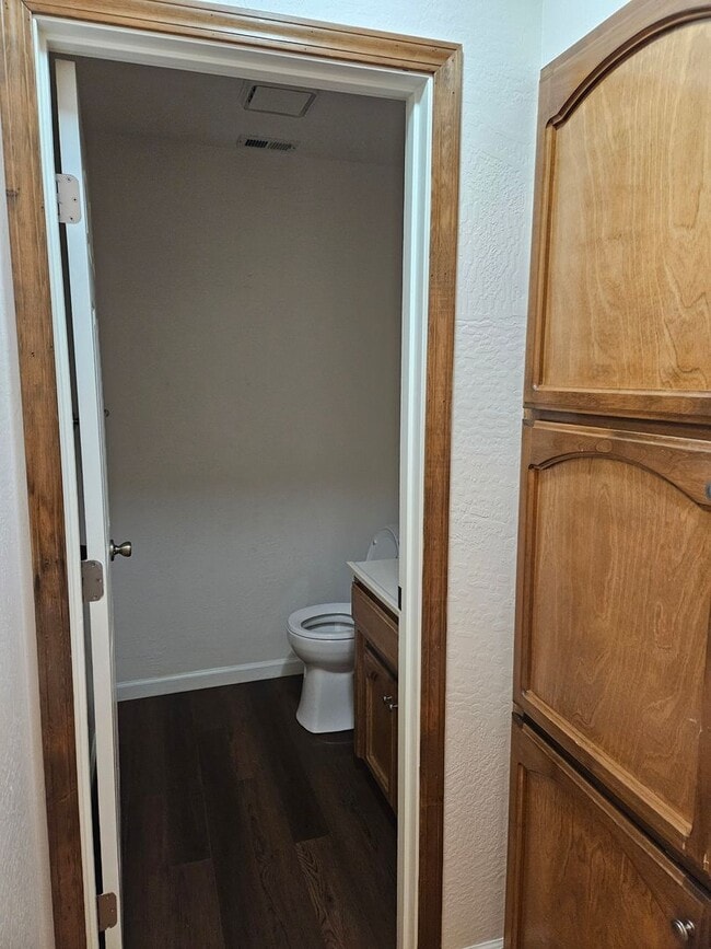 Building Photo - Turnkey Townhome