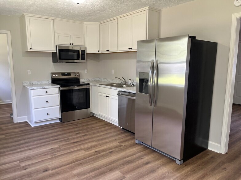 Kitchen - 116 Bradley Cir