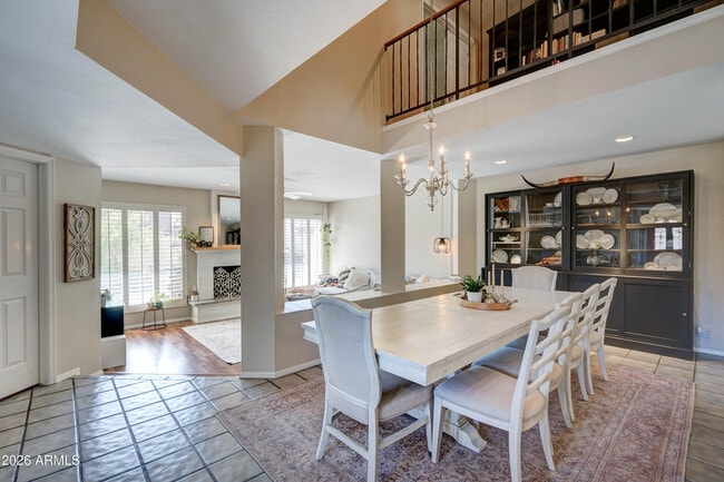 Building Photo - 2511 E Shaw Butte Dr