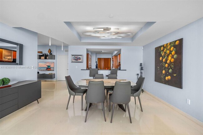 Building Photo - 1331 Brickell Bay Dr