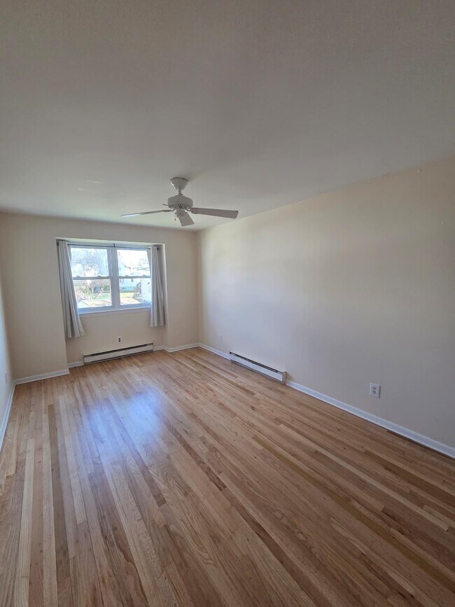 Building Photo - 86 Bergen Turnpike