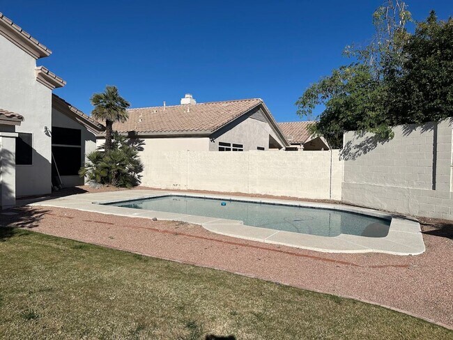 Building Photo - Gorgeous 4 bedroom Scottsdale home with POOL and 3 car garage