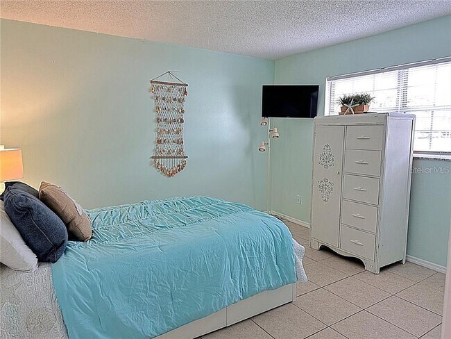 Building Photo - 4500 E Bay Dr