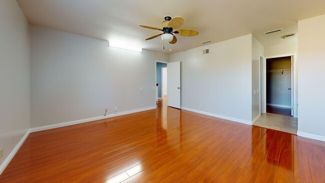 Building Photo - Spacious 5-Bedroom Family Home Available for Long Term Rent!