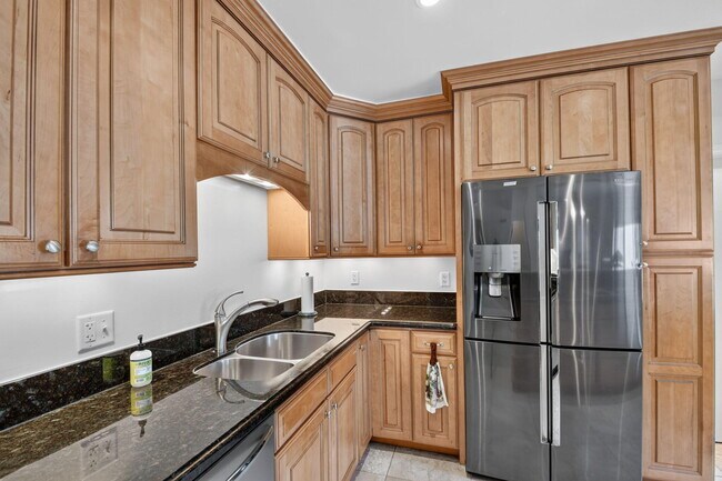 Building Photo - 111 Vassar Dr
