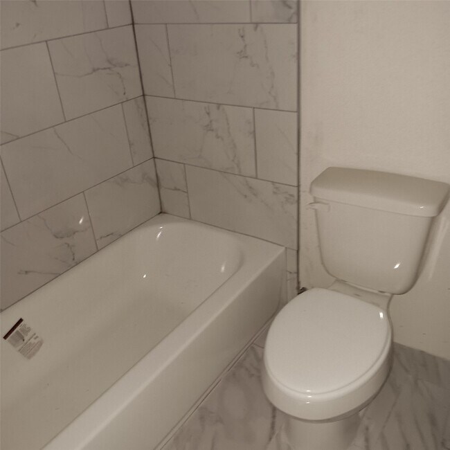 Building Photo - 5650 Birchmont Dr