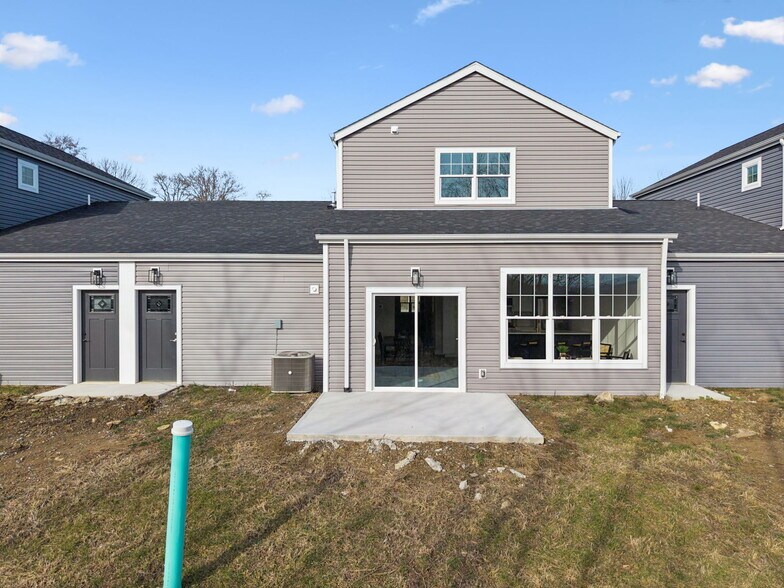 Building Photo - 2213 Lebanon Dr