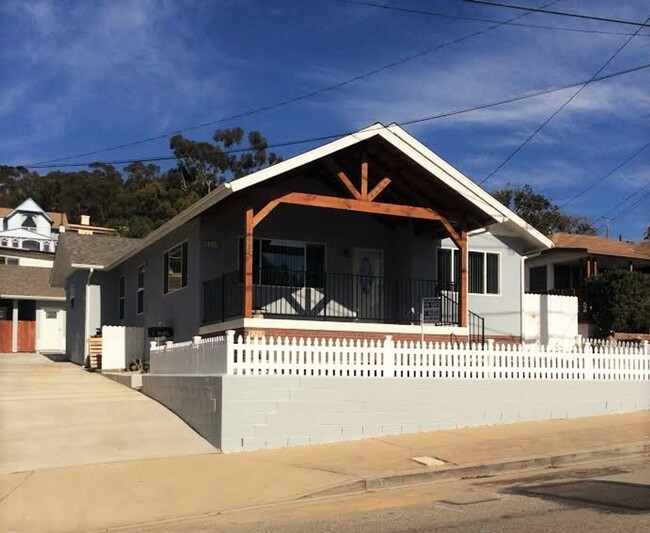 Primary Photo - FURNISHED Short Term Rental 2+ 2 Cottage -...
