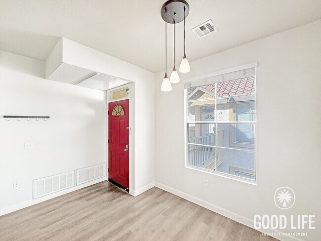 Building Photo - Single-Level Mira Mesa Condo with Balcony, AC & Garage Parking