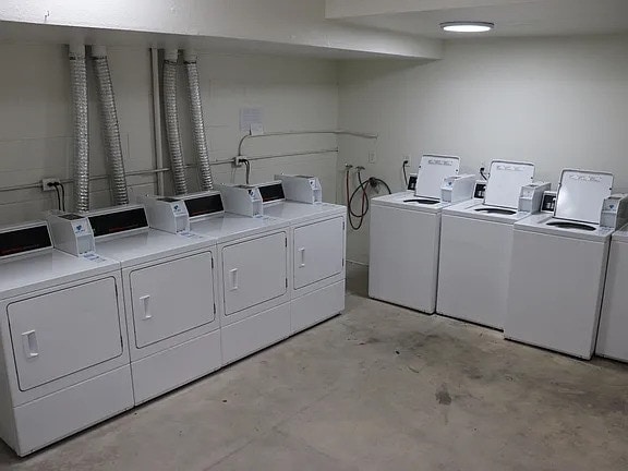 Building Photo - 1330 Eureka St