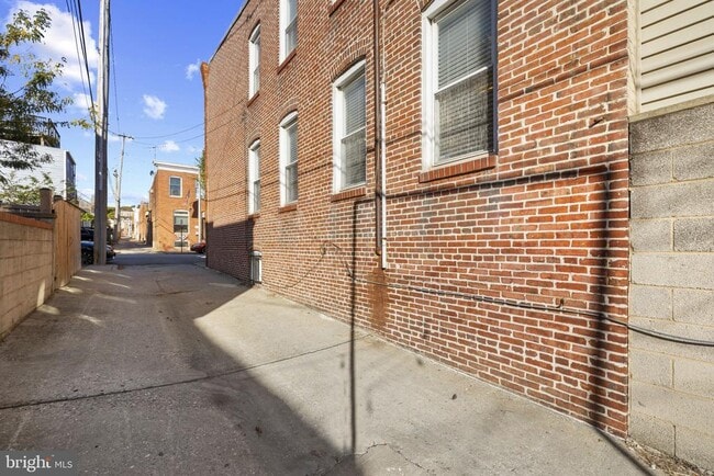 Building Photo - 635 Fagley St