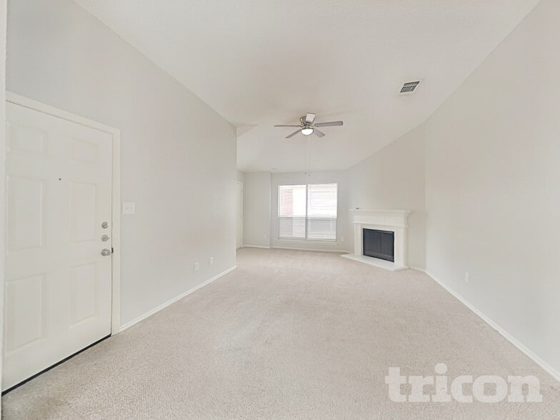 Building Photo - 10525 Flamewood Dr