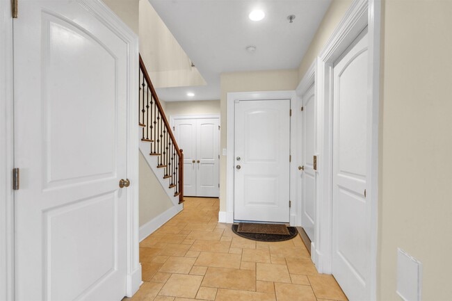 Building Photo - 17 Moorings Ln