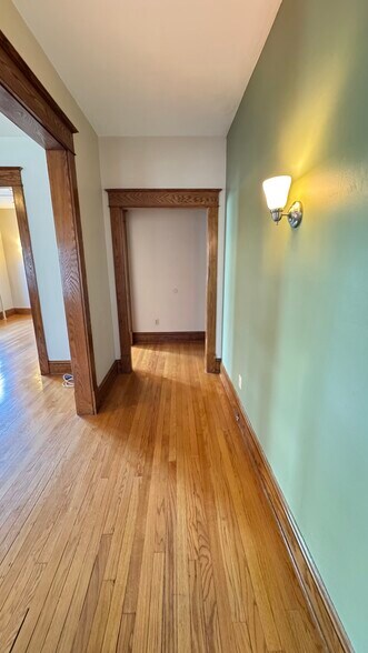 Building Photo - 15 W Erie St