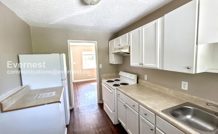 Building Photo - 1850 17th Ct N