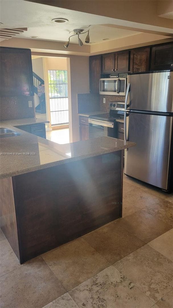 Building Photo - 914 NW 106th Ave