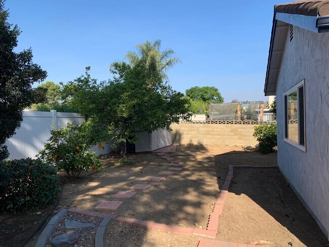 Building Photo - Light-Filled Thousand Oaks Home with Backyard Retreat
