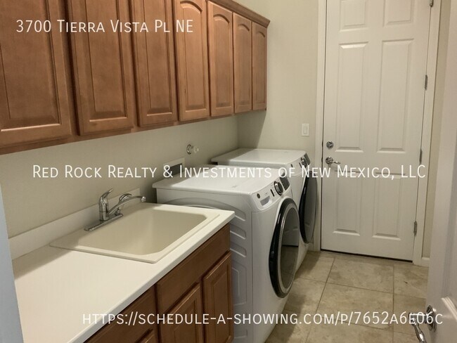 Building Photo - 3700 Tierra Vista Pl NE