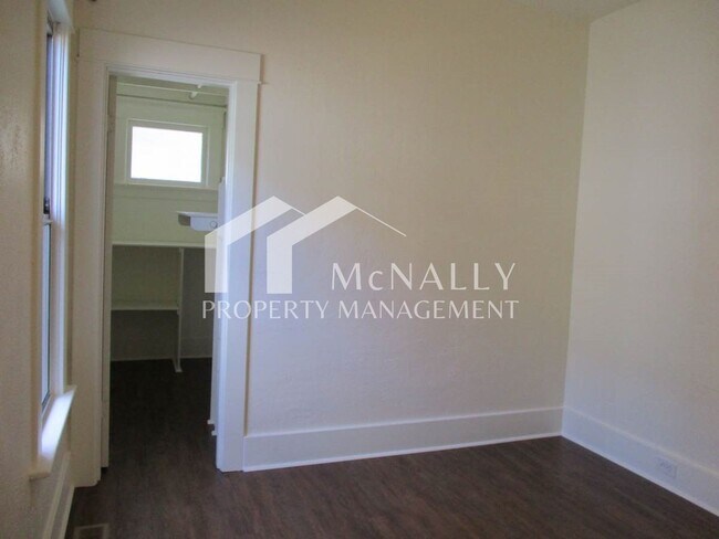 Building Photo - Charming 3-Bedroom Craftsman in Central Tacoma with Spacious Studio/Office