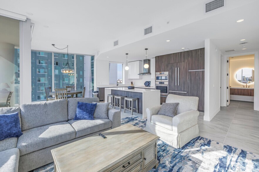 Building Photo - 777 3rd Ave N