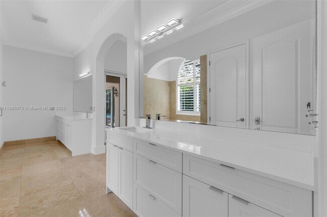 Building Photo - 17910 SW 80th Ave