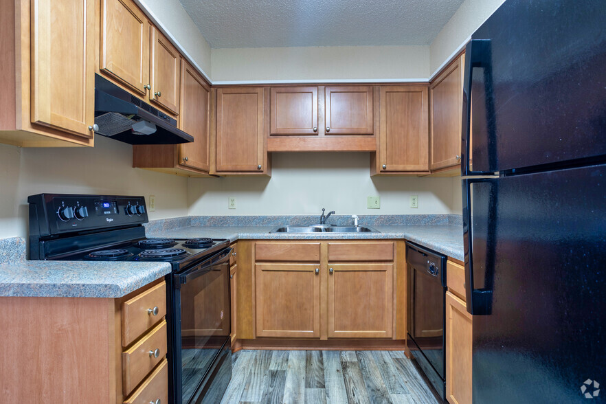 2BR,1.5BA 930 SqFt - Jaymar Apartments