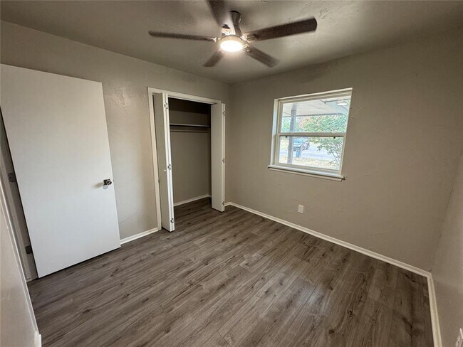 Building Photo - 14820 W Funston Dr