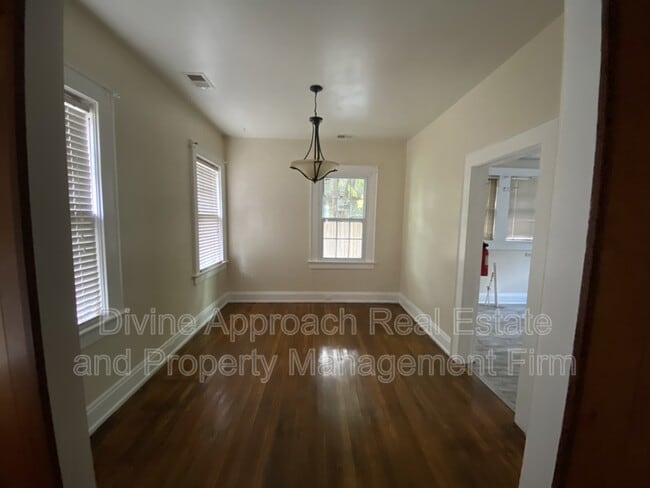 Building Photo - 5001 Farrell Ave