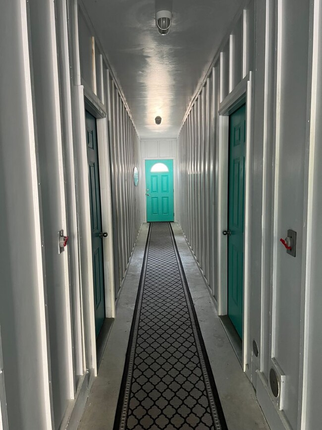 Building Photo - Carolina Beach - One Bedroom Studio/Room -...